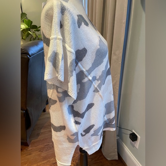 POL Excellent Condition Small Oversized Women’s V Neck Sweater Light Faded Camo - Picture 1 of 9